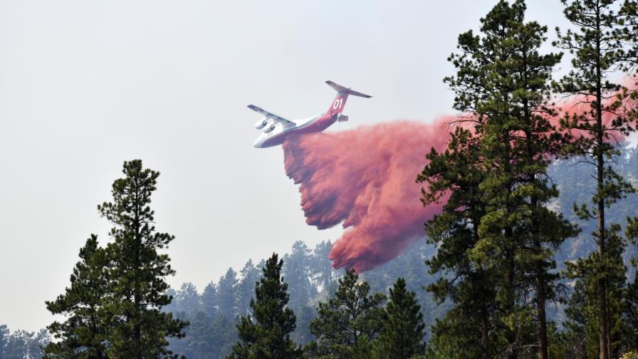 El fuego se acerca a ciudades de Montana, el Oeste arde