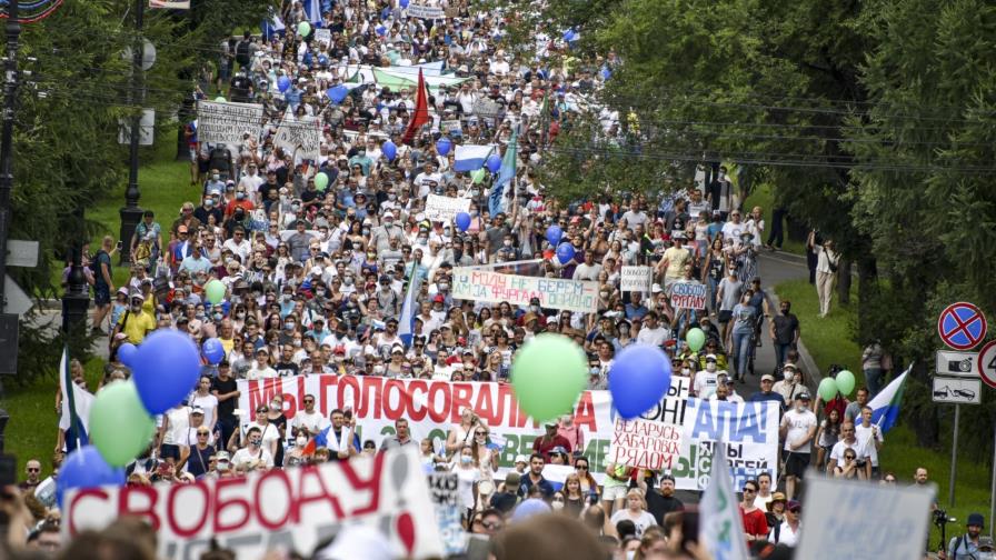 Protesta masiva contra el arresto de gobernador ruso