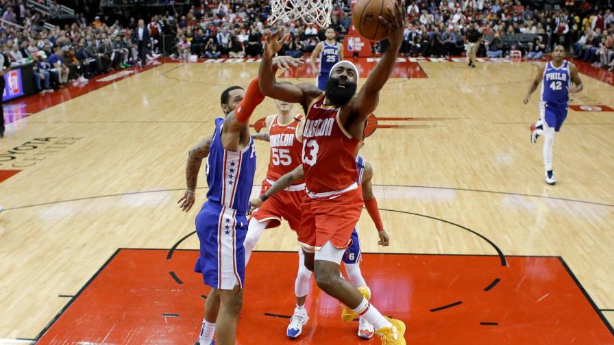 James Harden logra 44 puntos contra siete del Al Horford