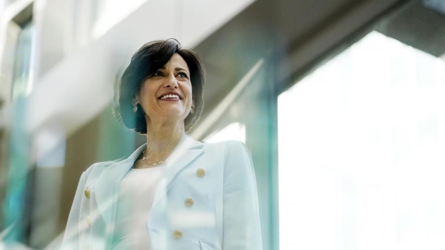 Directora de los CDC dice que ómicron es leve