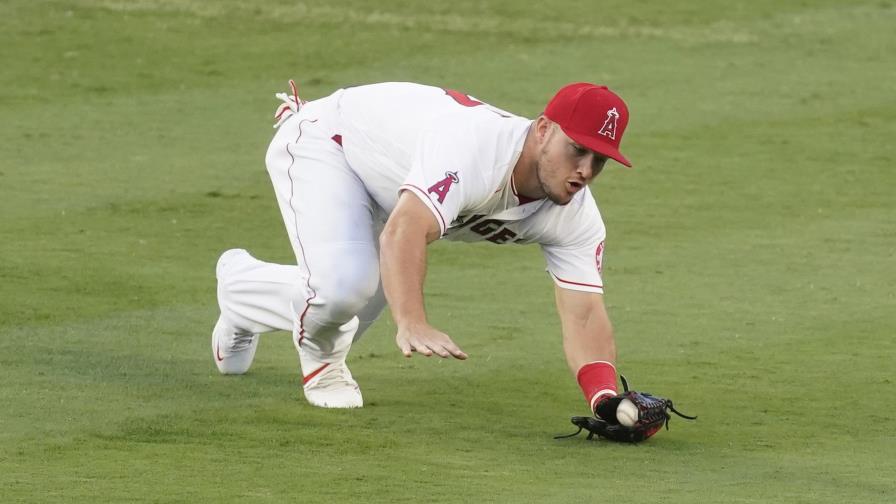 Trout rompe el empate y Angelinos ganan 4-3 a Rangers