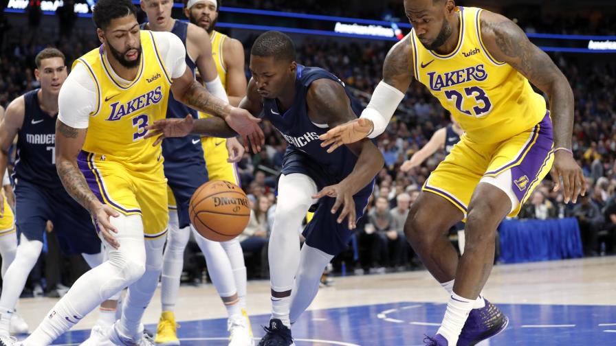 Lakers vence a Mavericks; Davis anota 31