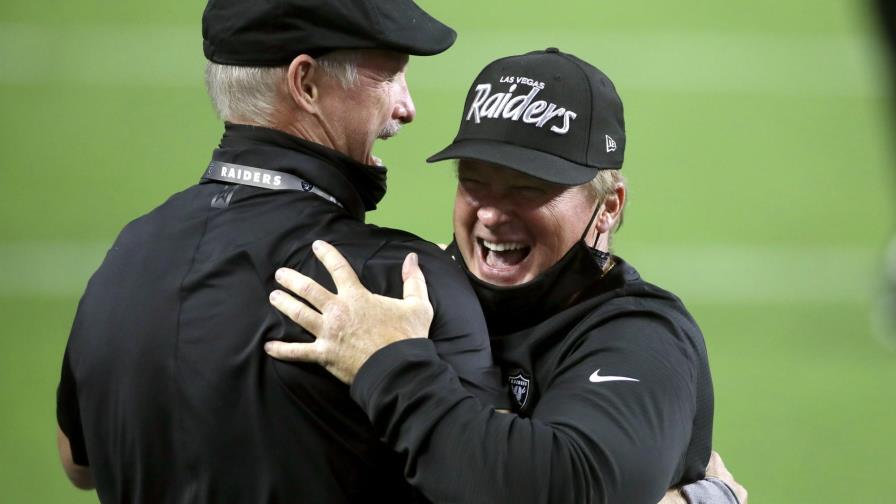 Fuente AP: Gruden y Payton, multados por no usar mascarilla