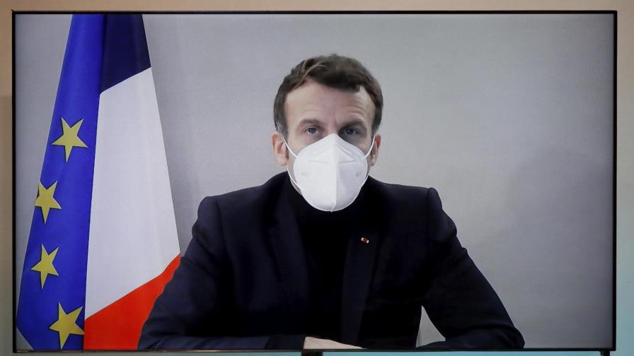 El presidente francés Emmanuel Macron da positivo a COVID-19