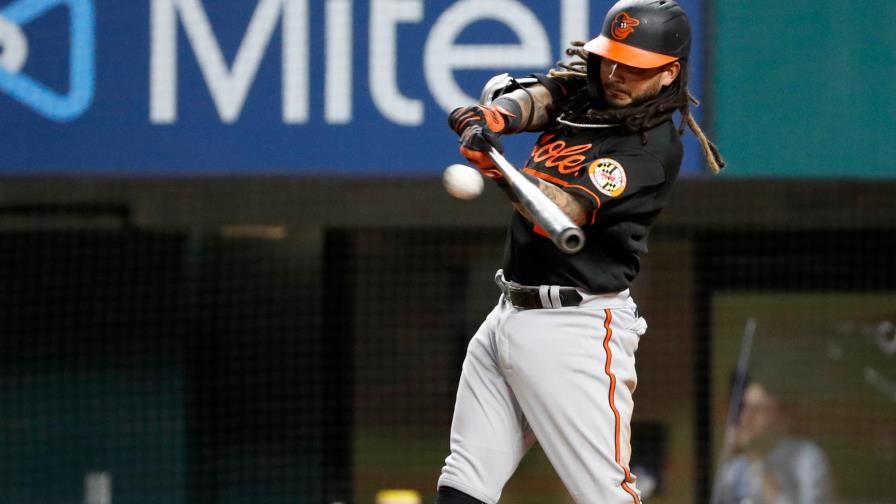 Orioles salen de casa y se imponen en Texas