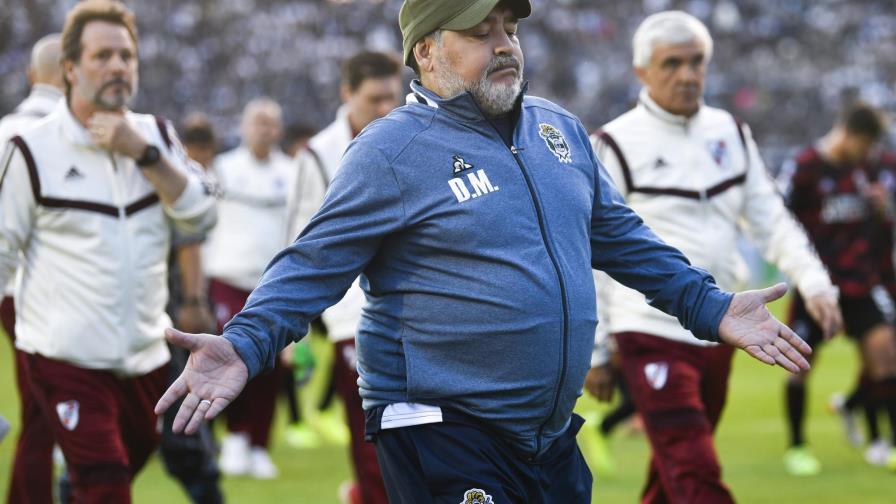 Maradona dimite como técnico de Gimnasia La Plata Maradona dimite como técnico de Gimnasia La Plata