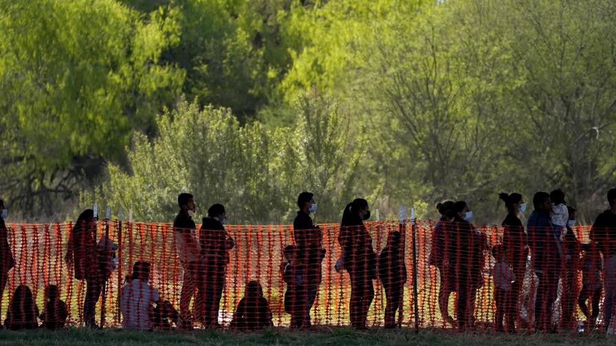 Desesperación y cambio de políticas alientan ola migratoria
