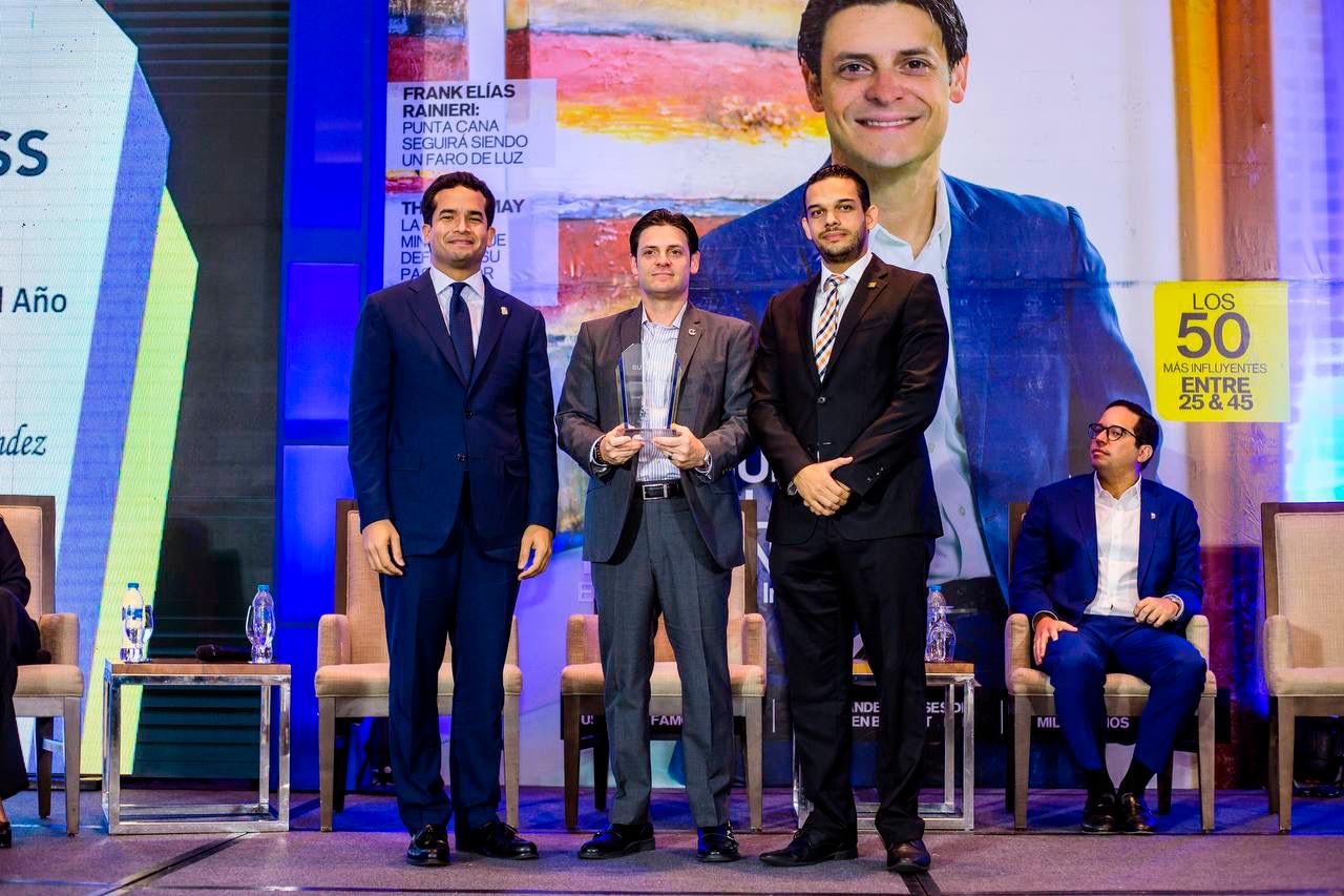 Omar Fernández, diputado por el Distrito Nacional; Manuel Grullón Hernández, vicepresidente del Grupo Popular y Radhamés Martínez, expresidente de ANJE.