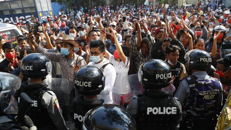 Crece tensión en Myanmar, que inicia 2da semana de protestas