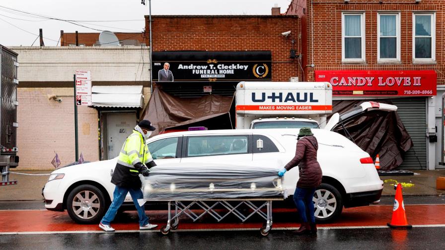 Retiran licencia a funeraria neoyorquina que amontonó cadáveres en camiones