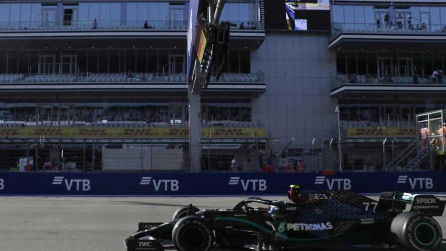 Bottas manda en Rusia, Hamilton falla al ir por récord