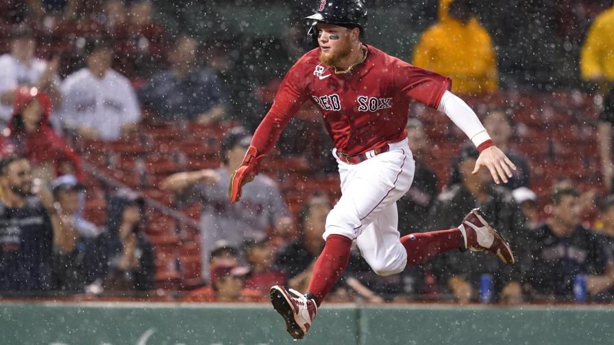 Martinez y Renfroe lideran a Medias Rojas ante Reales