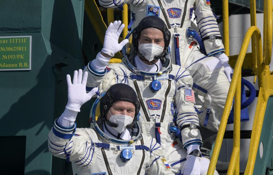 Astronautas de EEUU, Rusia parten en misión espacial a EEI