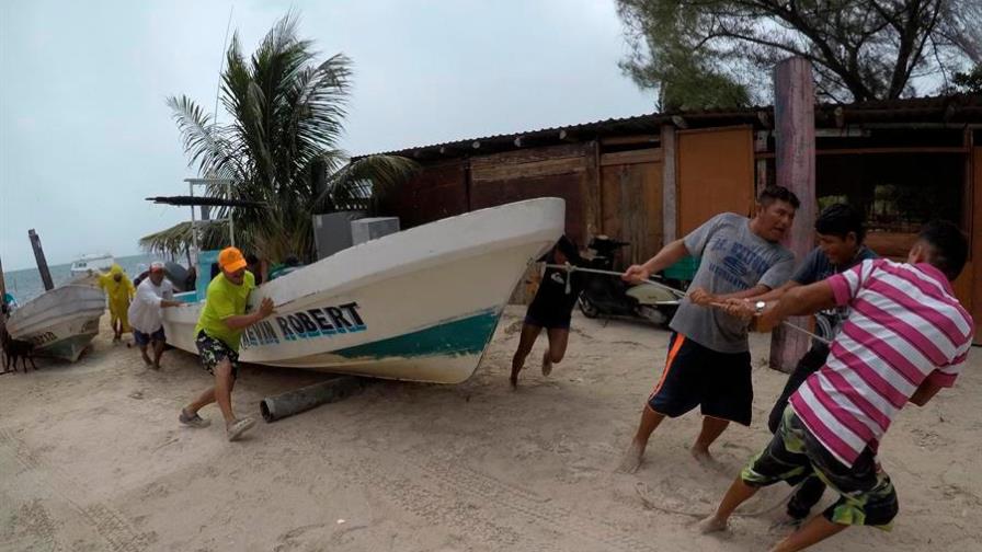 El Caribe en alerta por paso de Laura y la depresión Catorce