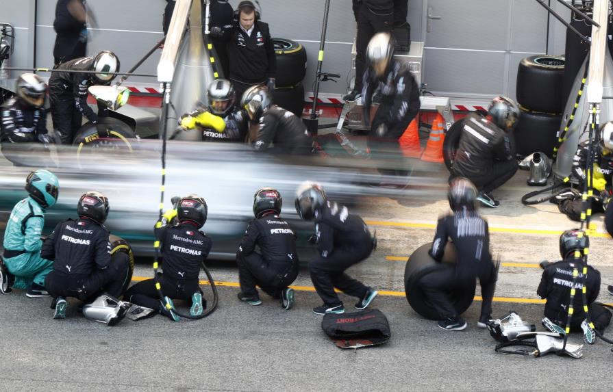 Raikkonen el más rápido, Pérez brilla y Mercedes innova