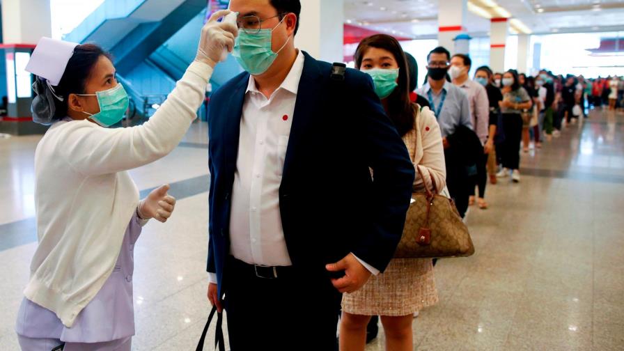 Una eufórica Wuhan celebra el fin del encierro por el coronavirus, que no da tregua a Europa