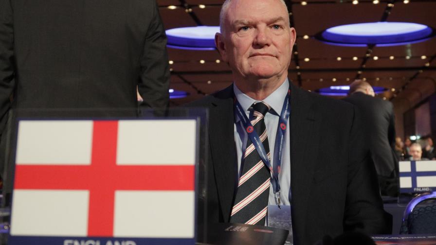 Greg Clarke tiene que decidir si renuncia como VP en la FIFA