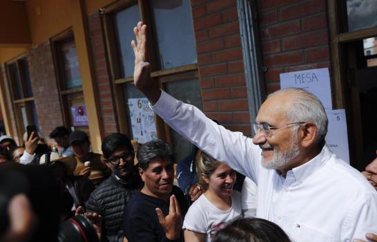 Bolivia inicia conteo de votos tras elección presidencial