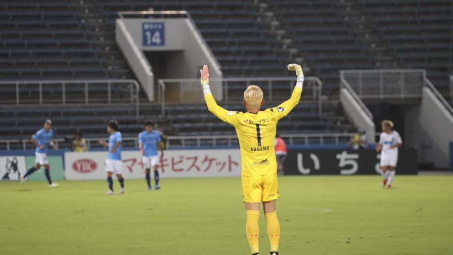 Ligas de béisbol y fútbol en Japón volverán a tener público
