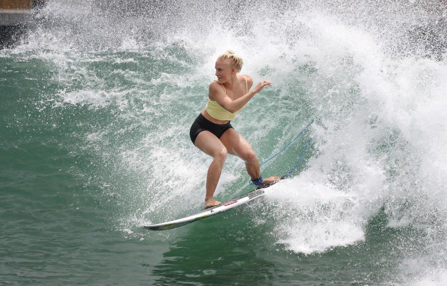 Hawaianos resienten versión blanqueada del surf