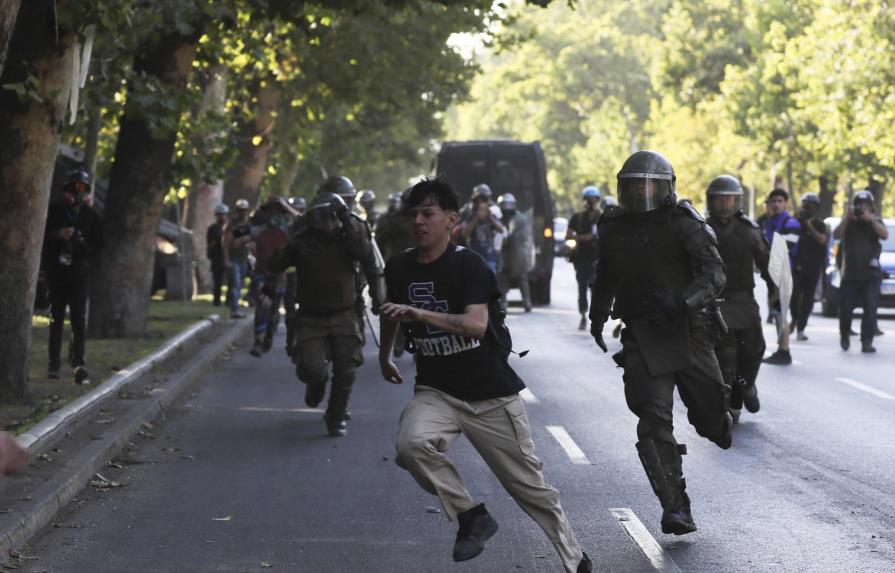 Chilenos siguen en espera de mejoras a 60 días de revueltas