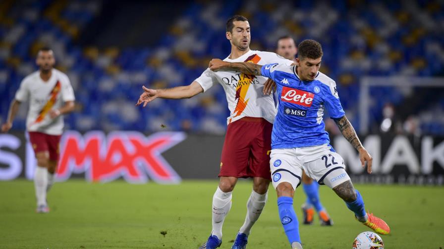 Lozano comienza a lucir con Napoli, que vence a Genoa