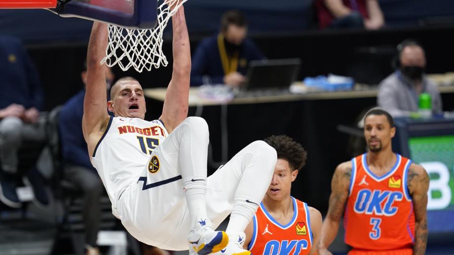 Jokic anota 27 puntos y Nuggets vencen a Thunder