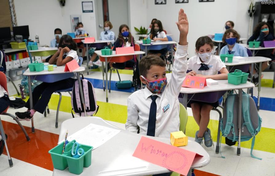Juez impide a Florida aplicar ley vs. cubrebocas en escuelas