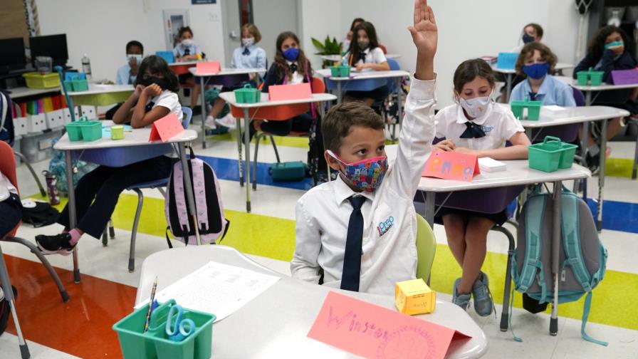 Juez impide a Florida aplicar ley vs. cubrebocas en escuelas