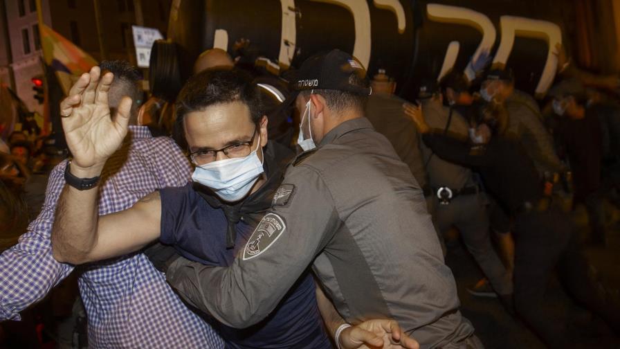 Miles protestan en Israel frente a residencia de Netanyahu