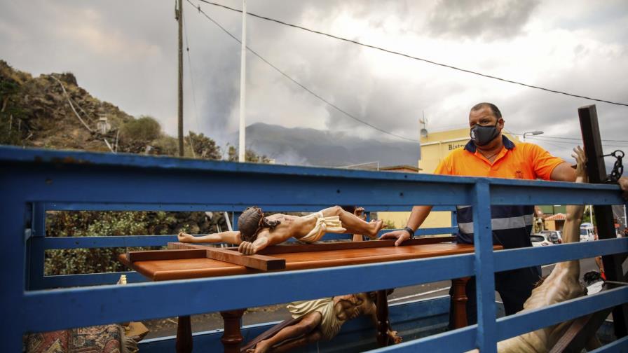 Nervios en isla española por amenaza de lava y sismos