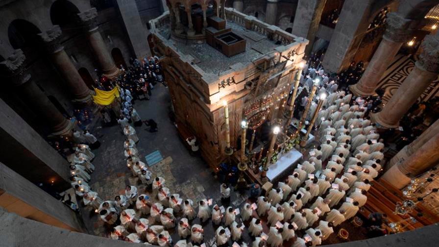Jerusalén comienza el Jueves Santo con una misa temprana en el Santo Sepulcro