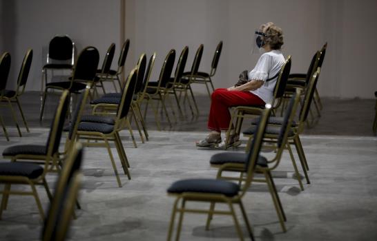 Argentina: inmunizan ancianos en medio de escándalo vacunas