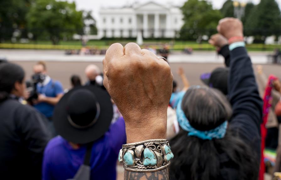 Biden anunciará medidas en favor de indígenas estadounidense