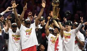 Raptors llega a Florida para alistarse para reinicio