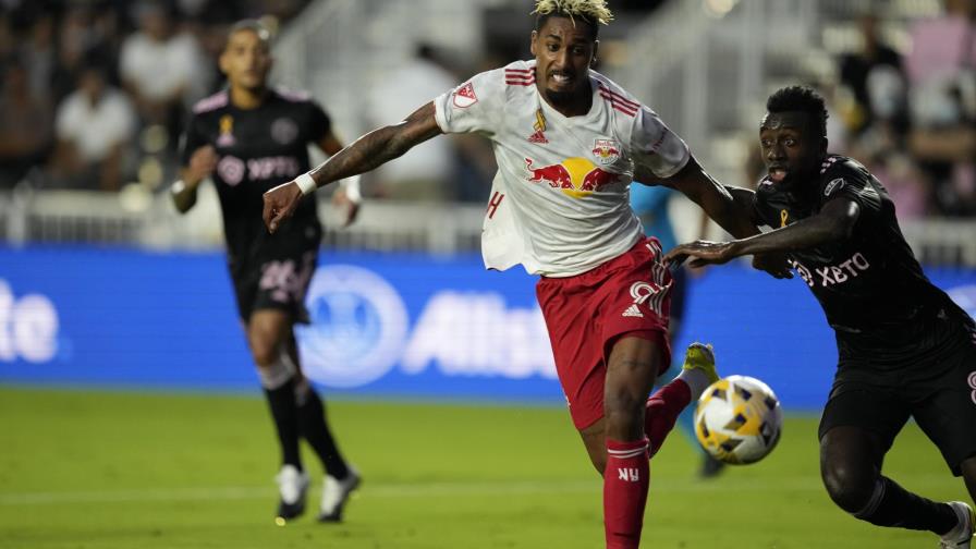Fábio marca dobletes y Red Bulls golean 4-0 a Miami