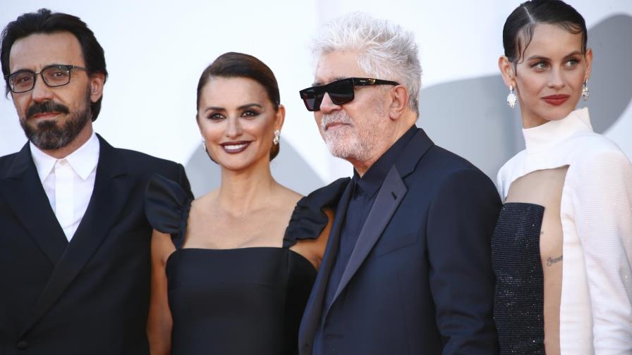 Almodóvar y Cruz inauguran Venecia con Madres paralelas