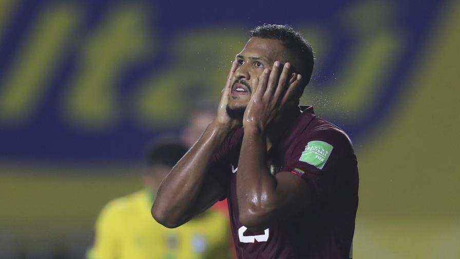 Brasil lidera, pese a deslucido triunfo sobre Venezuela