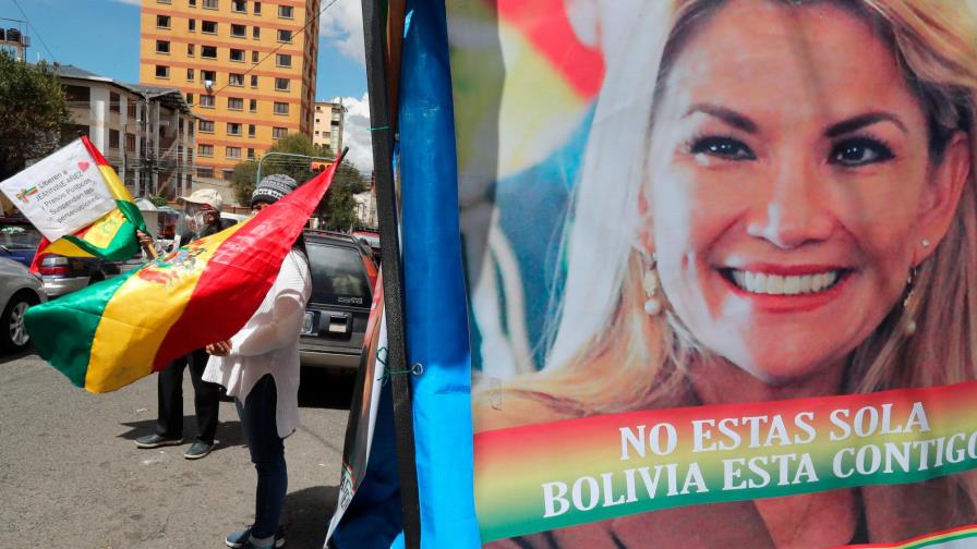 Jeanine Áñez se descompensa en prisión y requiere análisis complementarios