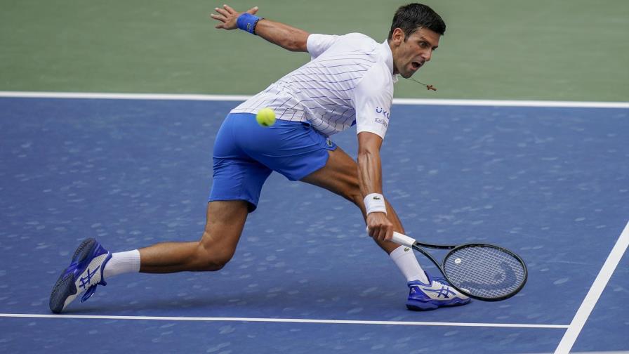 Djokovic descalificado del US Open por pelotazo a jueza
