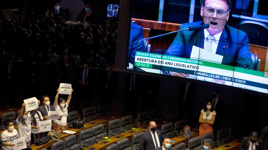 Bolsonaro se compromete con vacunación y pide ayuda para retomada económica