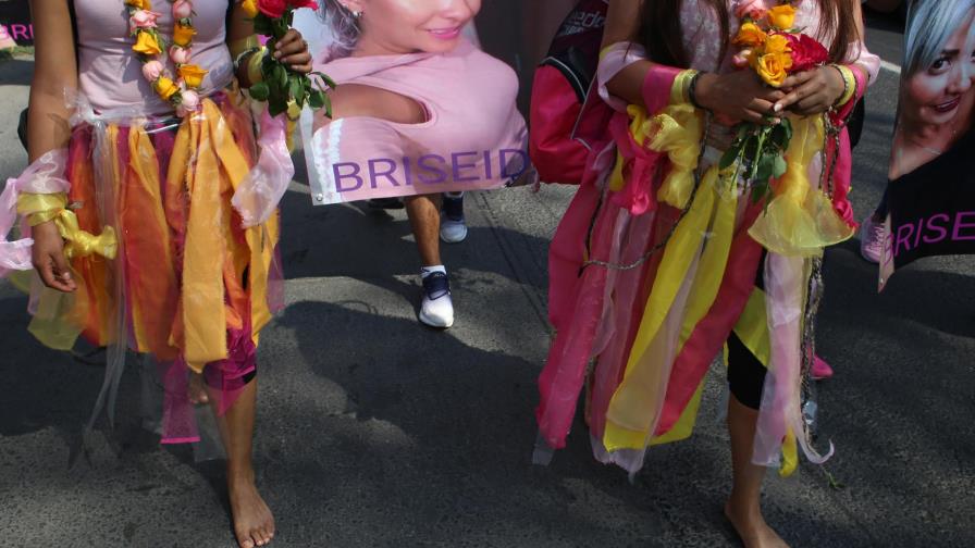 Mexicanas marchan contra la violencia a las mujeres Mexicanas marchan contra la violencia a las mujeres