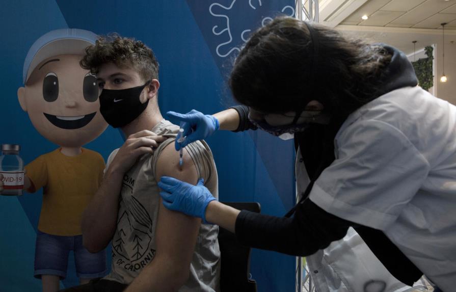Israel bate récord diario de casos de COVID desde enero a pesar de tener la vacunación más avanzada