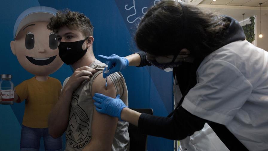 Israel bate récord diario de casos de COVID desde enero a pesar de tener la vacunación más avanzada