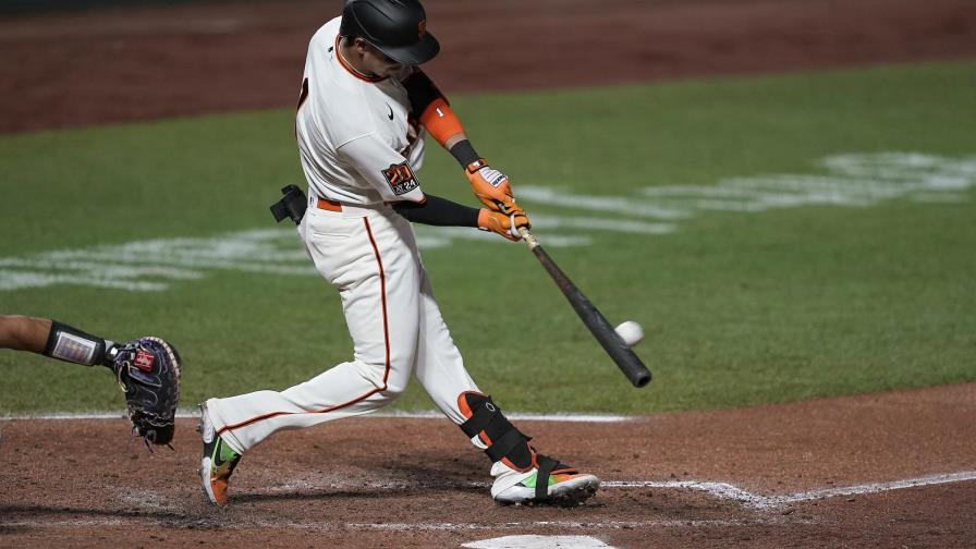 Gigantes ganan, avanzan en pelea por comodín de la Nacional Gigantes ganan, avanzan en pelea por comodín de la Nacional