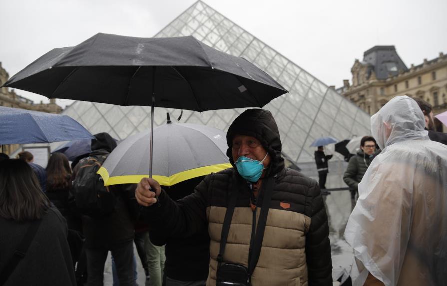 Museo del Louvre permanece cerrado ante temor a coronavirus