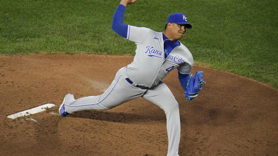Hernández impresiona y Reales blanquean a Orioles