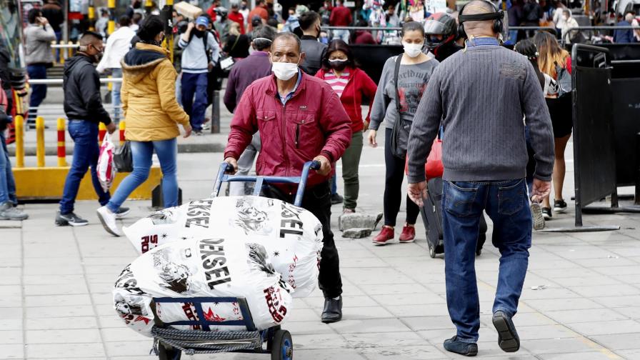 Pandemia aumenta en Colombia con 12,462 casos nuevos mientras muertes bajan