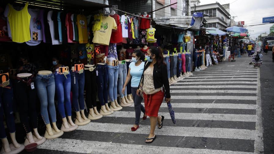 Los conflictos políticos opacan la atención a la pandemia en El Salvador