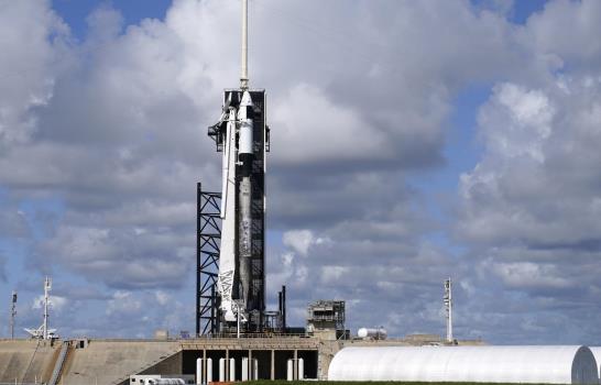 Turistas espaciales terminan su viaje orbital con acuatizaje Turistas espaciales terminan su viaje orbital con acuatizaje